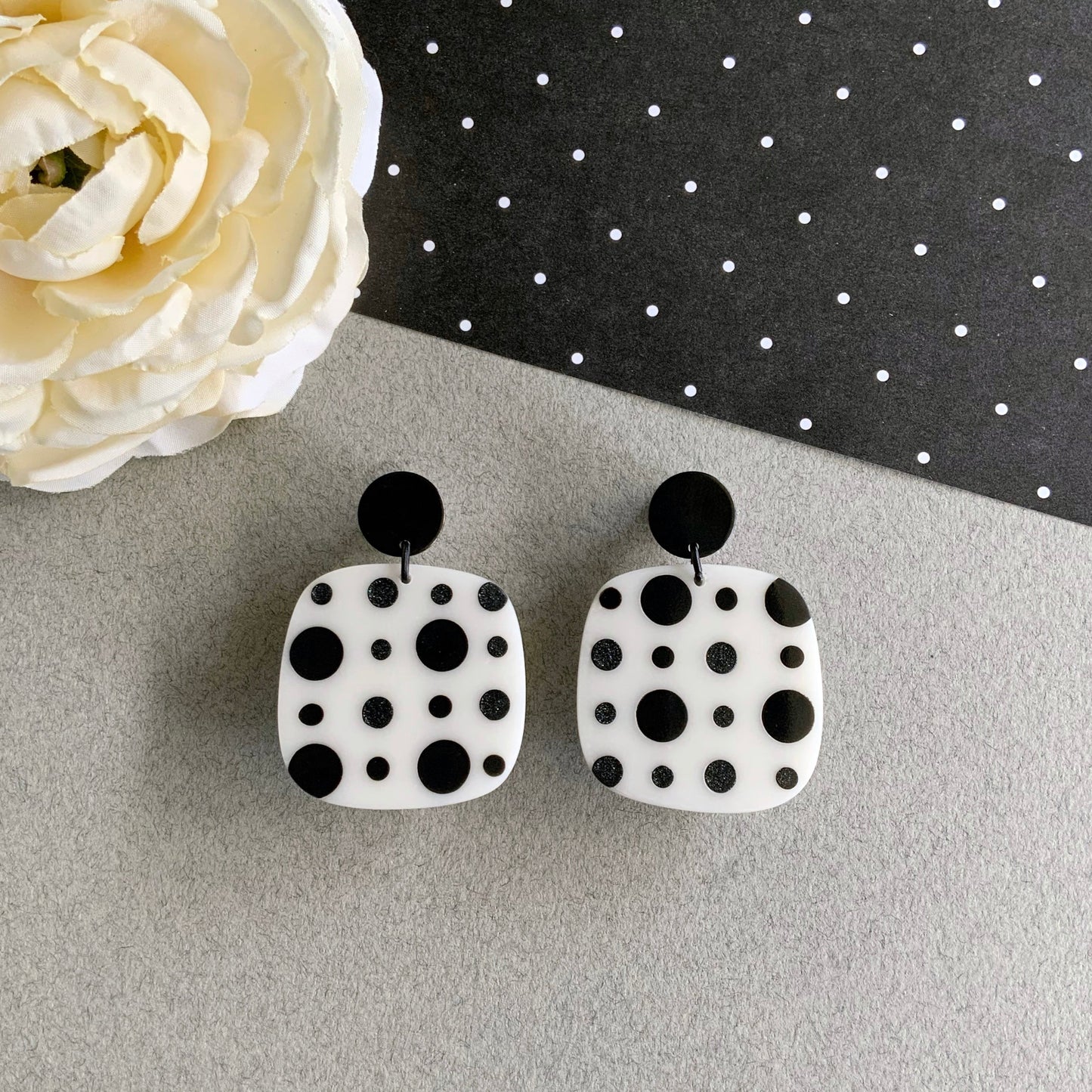 Polka dots square